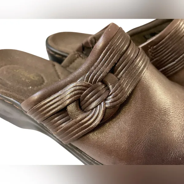 CLARKS Chocolate Dark Brown Leather Clog Mules Slides Shoes - Size 7 - Image 5