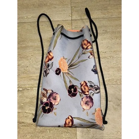 Triangl Neoprene Swim Bag‎ Floral Drawstring Gray - Image 2