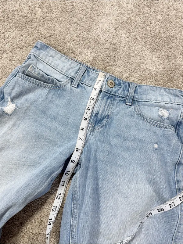Hollister Women’s Low Rise Baggy Jeans in Medium Wash W25 - Image 10