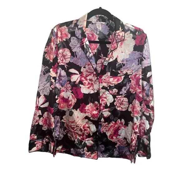 ✨Victoria’s Secret black satin floral pajama Sz XS Top✨ - Image 2