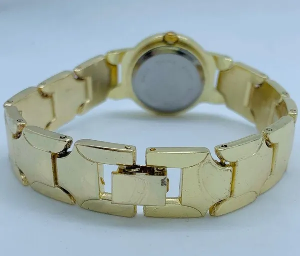 Ladies Quartz analog watch 25mm good toned bracelet size 7.5” w/battery - Image 4