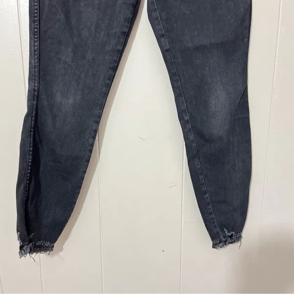 Good American Good Curve Crop Skinny Jeans Raw Hem Size 8/29 - Image 2