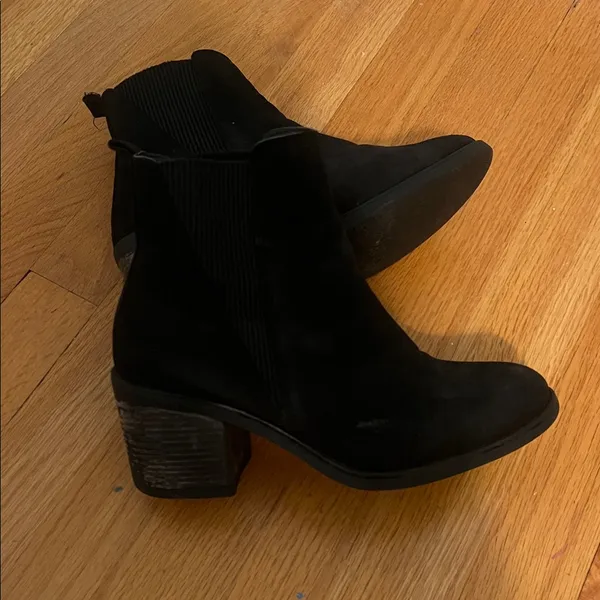 Faux suede Aldo booties - Image 4