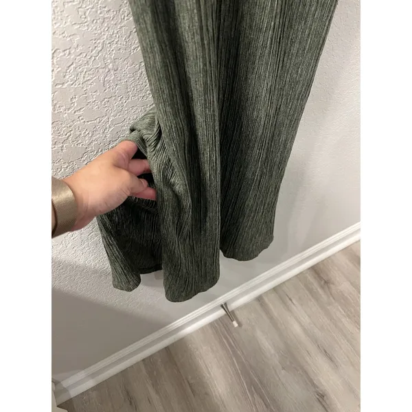 All In Favor Nwt Olive‎ Plisse Textured Dress Size S - Image 4