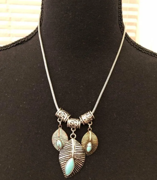 Silver Tone Necklace w/Turquoise Silver - Image 2