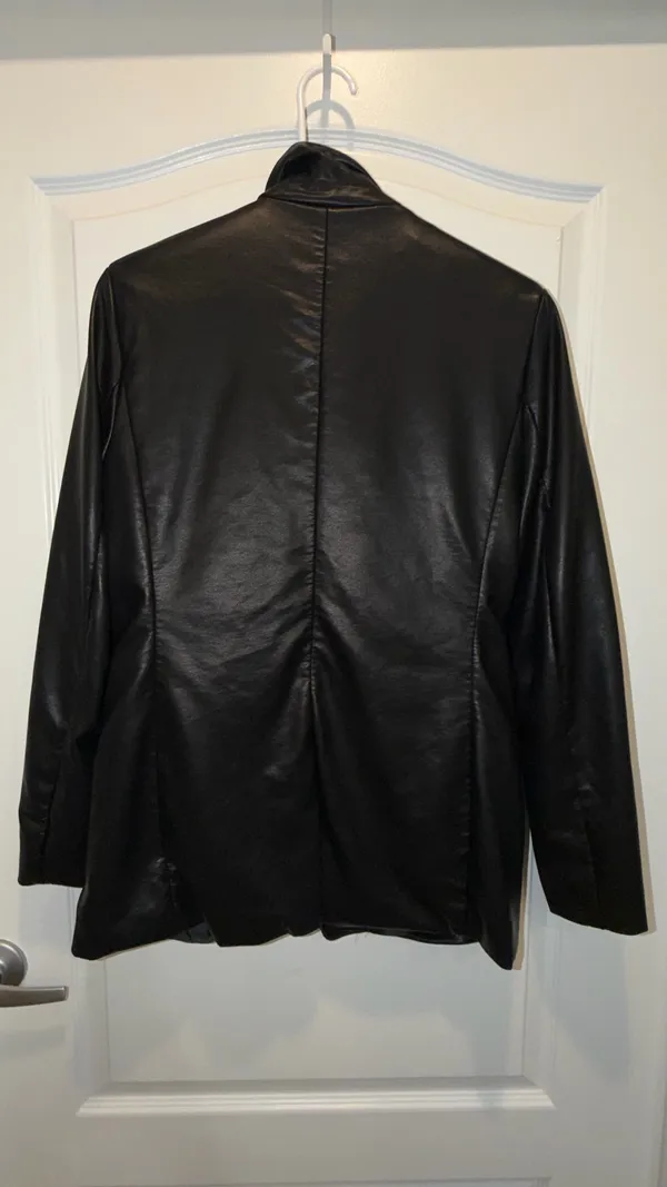 Windsor black faux leather blazer in size M #blazer #fauxleather - Image 7