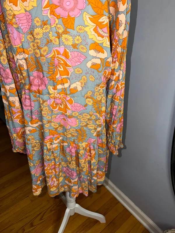 entro Floral V-Neck Tie-Waist Dress in Pink, Orange & Gray - Image 8