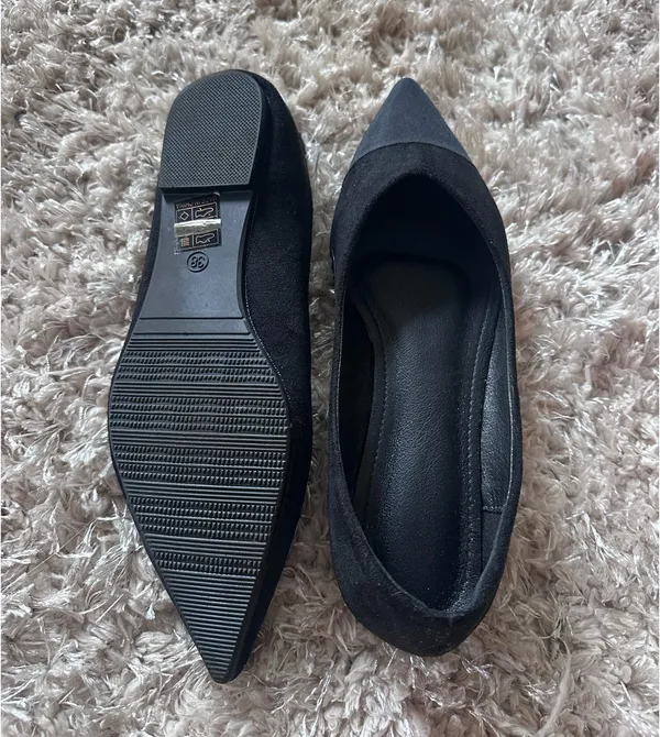 Pointed Black Flats Size 7 - Image 3
