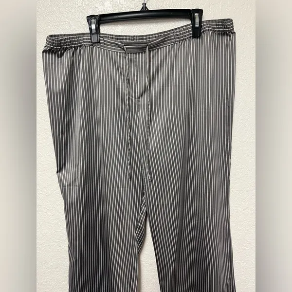 AMBRIELLE Gray Striped Satin Pajama Pants Size: 16-18/XL - Image 5