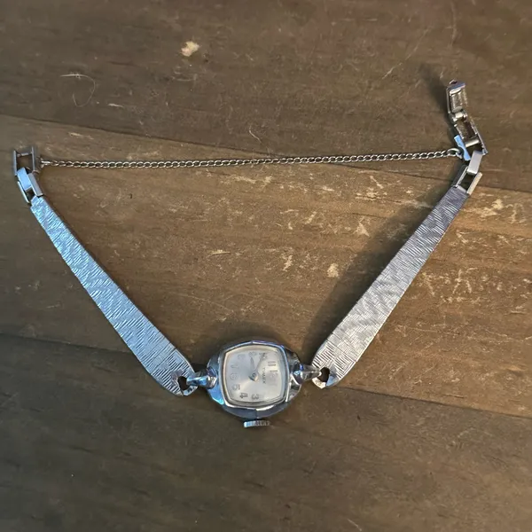 Vintage Timex silver wind up watch - Image 8