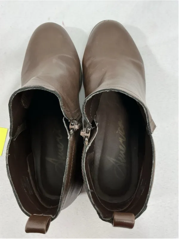 Womans Excellent Condition American Rag Cadee Ankle Bootie 8W Brown - Image 5