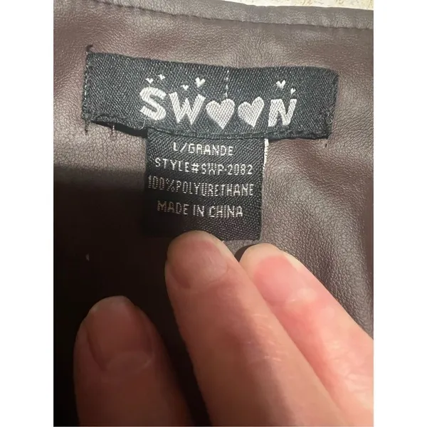 Women's Casual Faux Leather Shorts Brown Sz L NWT - Image 3