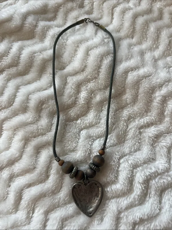 Vintage Heart Pendant Wood Bead Necklace - Image 2