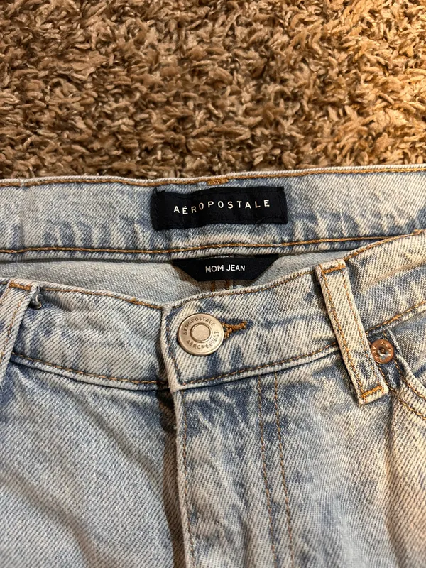 Aeropostale Light Wash Mom Jeans - Image 3