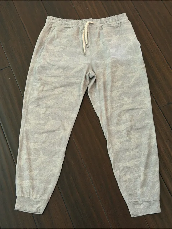 Vuori Performance Jogger Women's Pale Gray Camo Medium - Image 3
