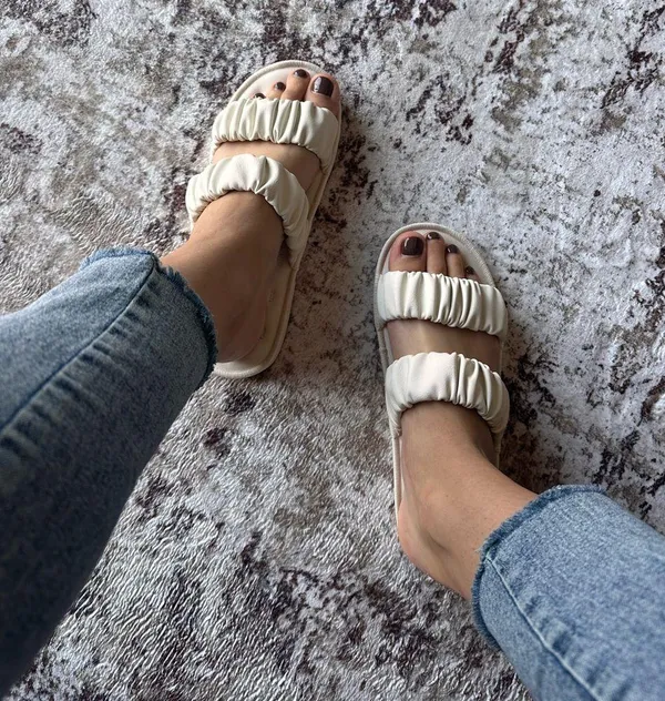 Flexeaze Elegant White Cream Women's Sandals Size 9 - Image 2