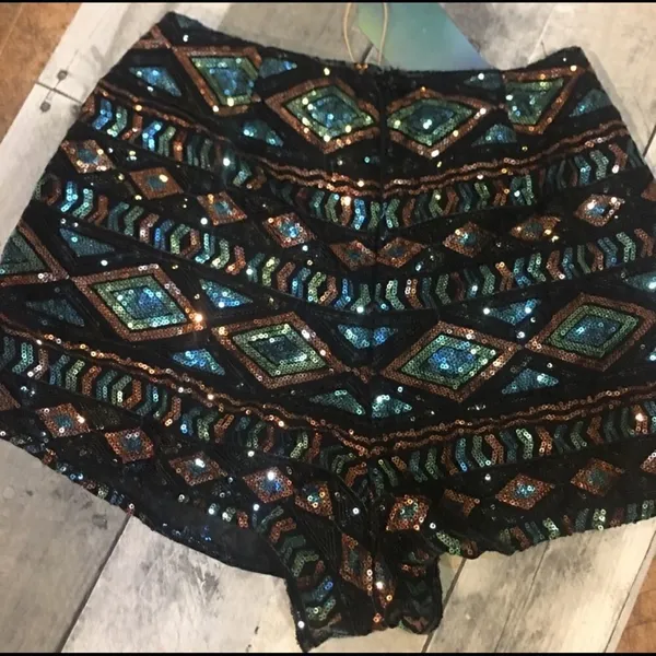 Show Me Your MuMu sequenced Shorts Size Small - Image 4