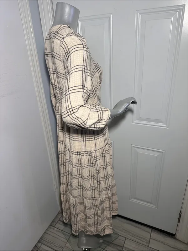 Marine Layer Maeve Maxi Dress NWOT Small Cream Windowpane Plaid Tiered V-Neck - Image 9
