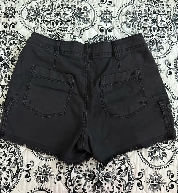 American Eagle Cargo Shorts  - Image 3