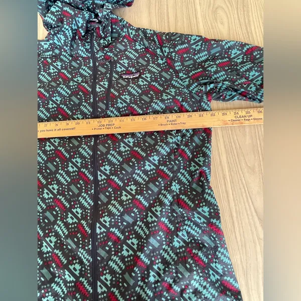 Patagonia Women's Blue and Red Patterned Ski Jacket - Image 6