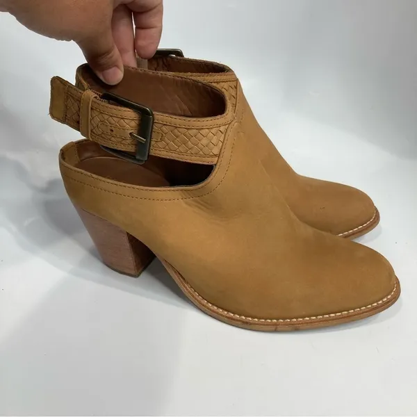 Crevo‎ Eva shootie tan leather size 10 - Image 2
