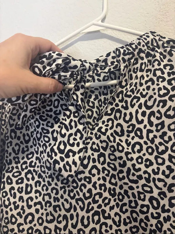 Ann Taylor Black & White Leopard Print Blouse with bow on back M - Image 6