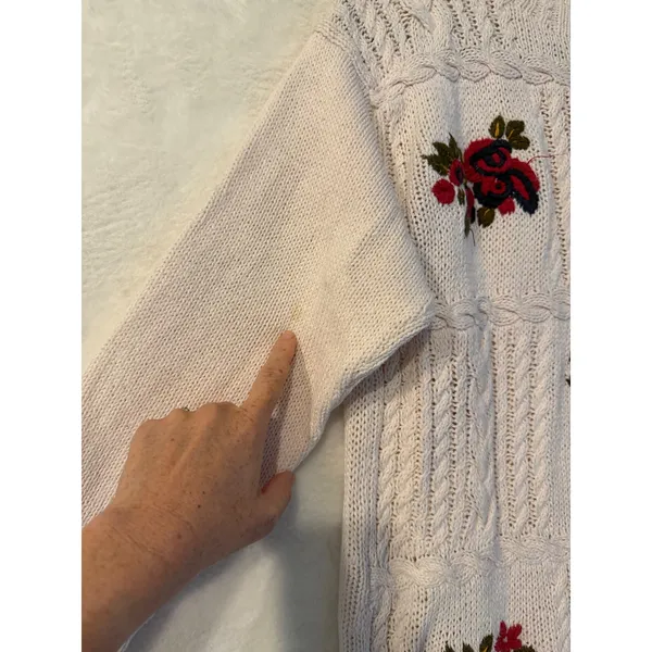 Vintage‎ American Eagle Hand Knit Floral Cable Knit Sweater Cream Medium - Image 2