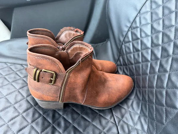 Women’s Brown Ankle Bootie Boots Round Toe Side Zip Buckle Solid US 9 - Image 4
