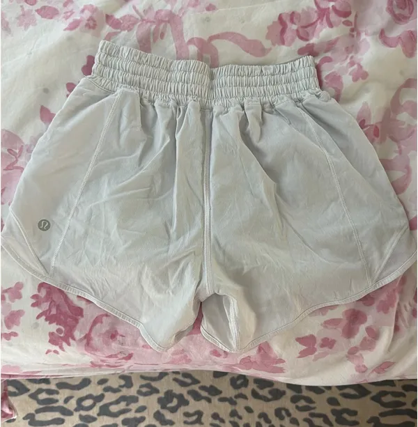 Lululemon Shorts Hotty Hot 4" High-Rise - Image 2