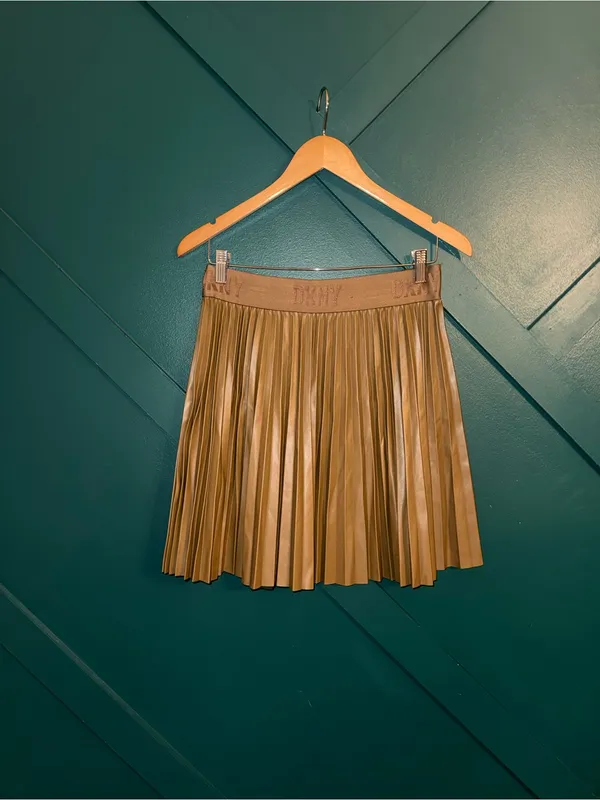 DKNY Pleated Faux Leather Miniskirt Logo Waistband Bordeaux A-Line Size S - Image 2