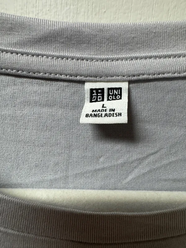 Uniqlo T-Shirt Women’s - Image 4