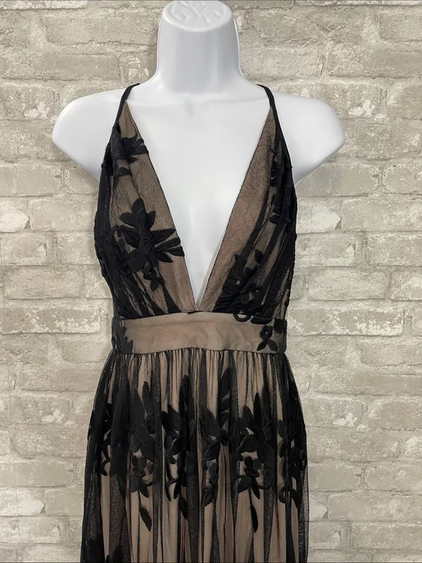 DOKOTOO Plunging V-Neck Black Floral Lace Overlay Maxi Dress in Taupe Lining - Image 2