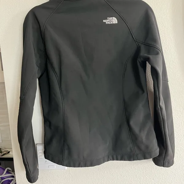 The North Face Apex Bionic Softshell Jacket in black - Image 6