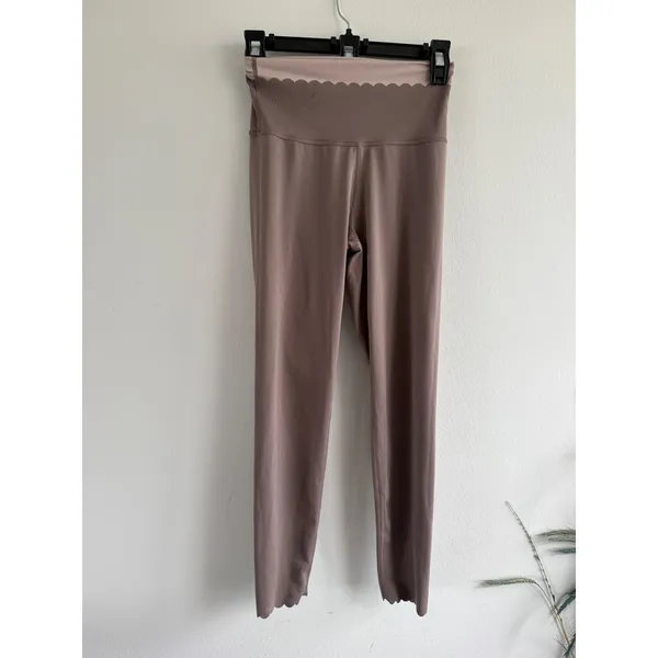 Aerie Offline Real Me High Waisted Leggings Taupe Scalloped Hem Size M‎ - Image 2