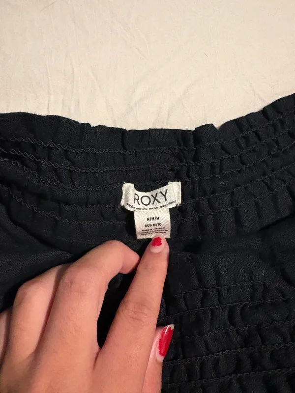 Low-Rise Roxy Shorts - Image 2