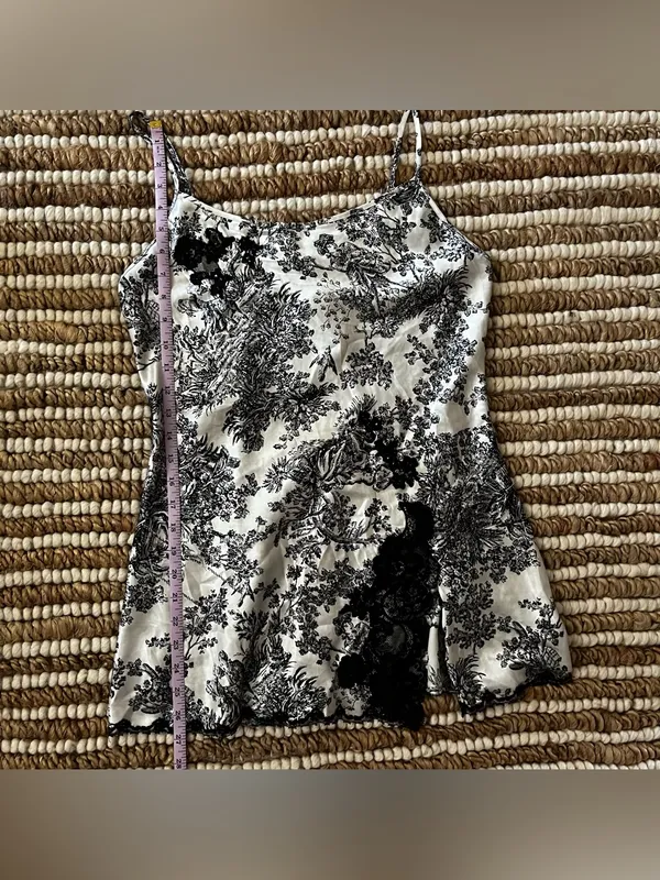 Vintage Y2K Victoria's Secret Black and toile White Floral Lace nightie - Image 11