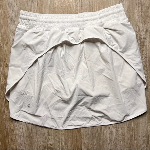 Lululemon hotty hot high rise skort - size 12 - Image 4