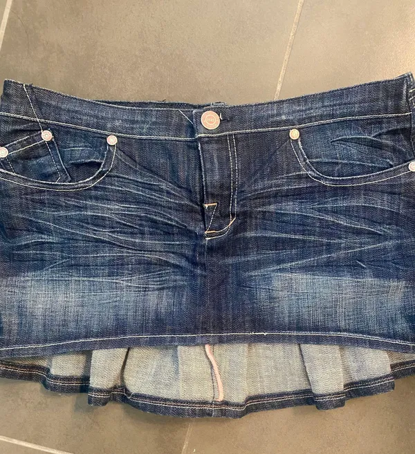 Rock & Republic NWOT high low denim mini skirt. Sz 29 - Image 2