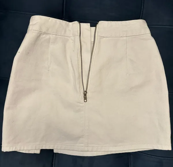 white mini skirt - Image 3