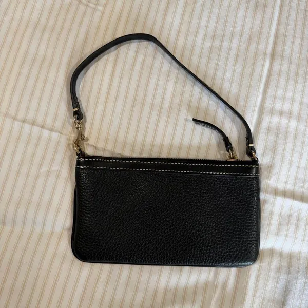 Dooney & Bourke black pebbled leather slim zippered wristlet with gold hardware - Image 3