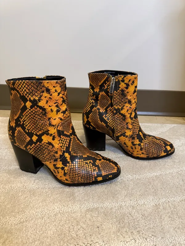 Yellow snake print boots - Image 2