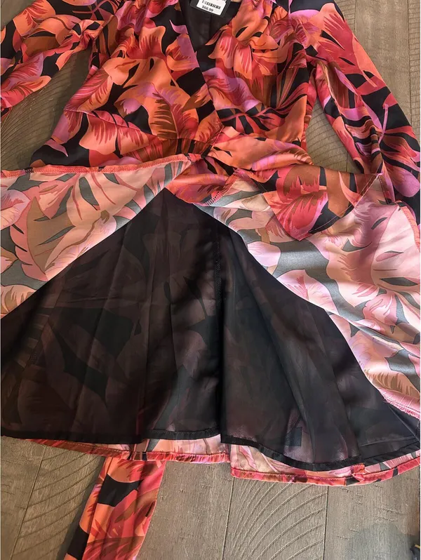 NWT Dress Forum Floral Wrap Mini Dress Pink Long Sleeve Women’s Medium - Image 10