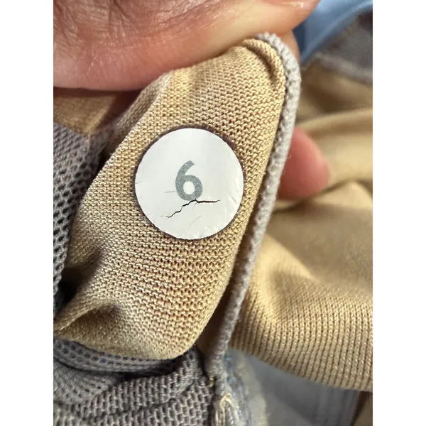 Lululemon Light Blue Racerback Sports Bra Size 6 Gold Logo Activewear‎ - Image 5