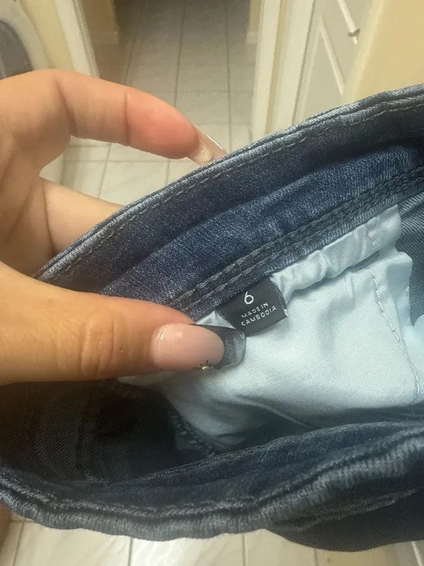 Simply Vera Vera Wang Dark Wash Skinny Jeans Size 6 - Image 3