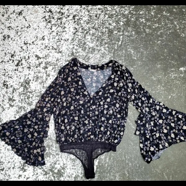 Free People‎ She's Dainty Bell-Sleeve Bodysuit - Image 2