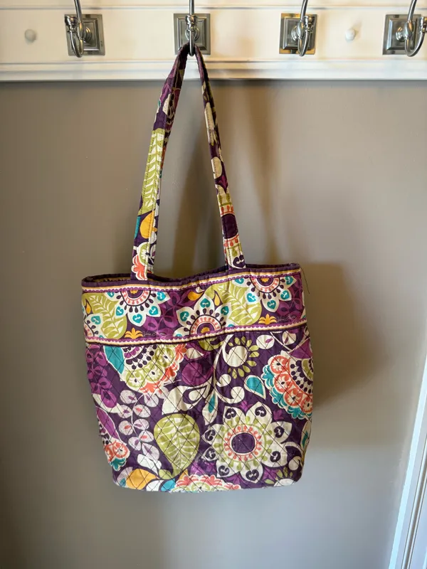 The Vera Bradley Multicolor Floral Paisley Quilted Shoulder Bag - Image 4