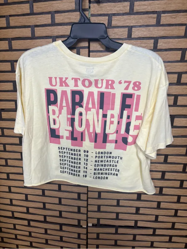 No boundaries Blondie yellow crop tee size medium - Image 2