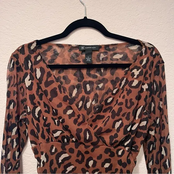 *30off3* NWOT. Animal‎ Print Brown Medium Top. - Image 5