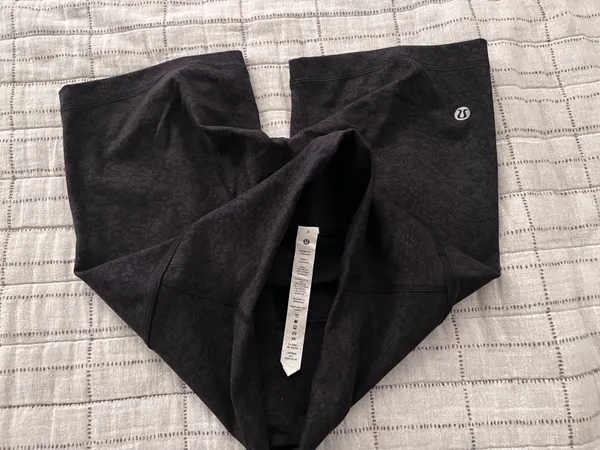 Lululemon Wunder Train Shorts - Image 3