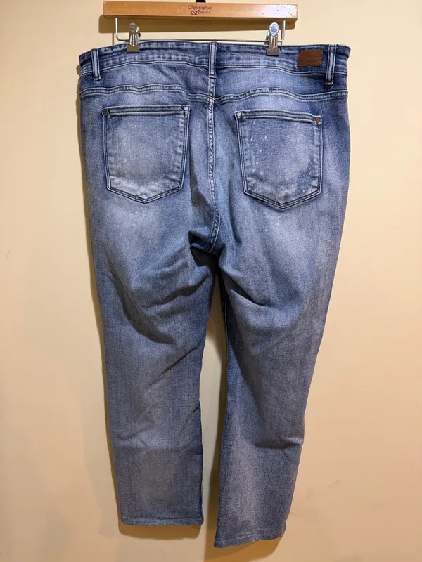 Women’s Judy Blue Boyfriend Fit Distressed Jeans - Image 4